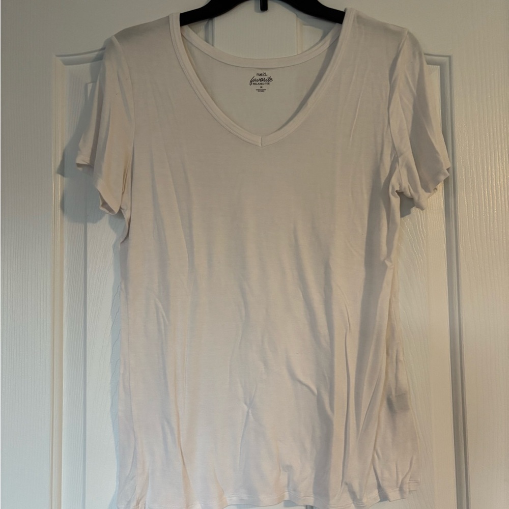 Rue21 Cream V-Neck Short Sleeve Tee